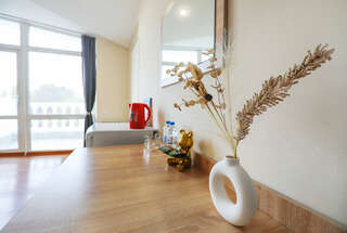 Гостиница Белый Дом Геленджик Двухкомнатный Комфорт с балконом и видом на море-7