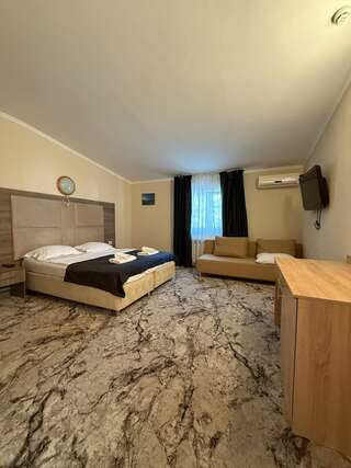 Гостиница Белый Дом Геленджик Семейный номер-2