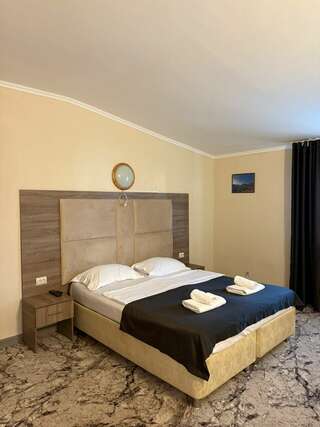 Гостиница Белый Дом Геленджик Семейный номер-7