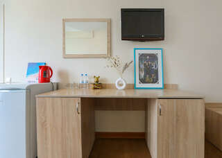 Гостиница Белый Дом Геленджик Двухкомнатный Комфорт с балконом и видом на море-6