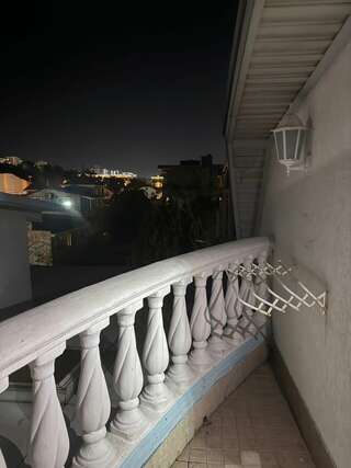 Гостиница Белый Дом Геленджик Семейный номер с видом на горы-5